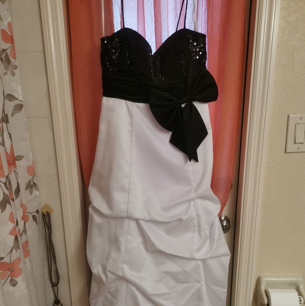Junior Hailey Logan by Adrianna Papell Gown 11/12